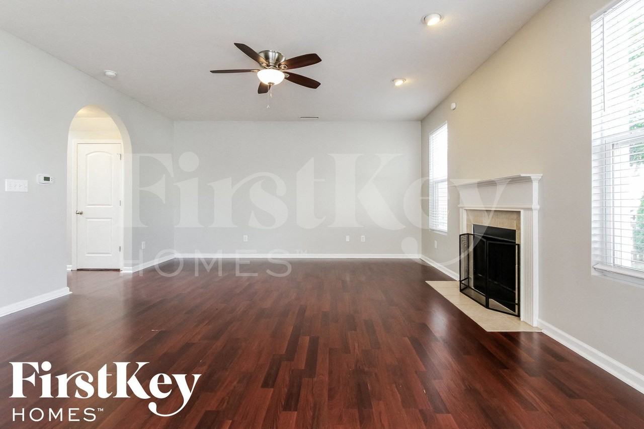 15526 Farmland Ct - Photo 4 of 15