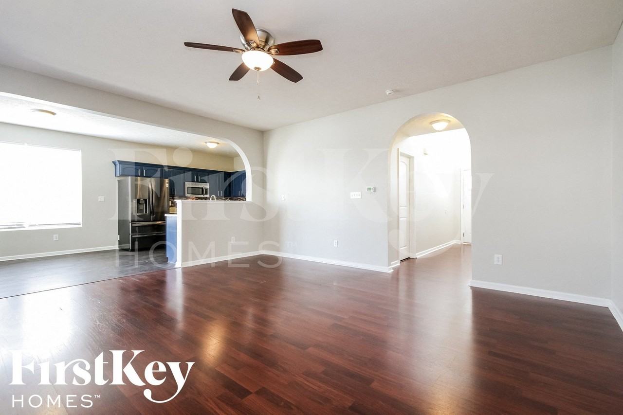 15526 Farmland Ct - Photo 5 of 15