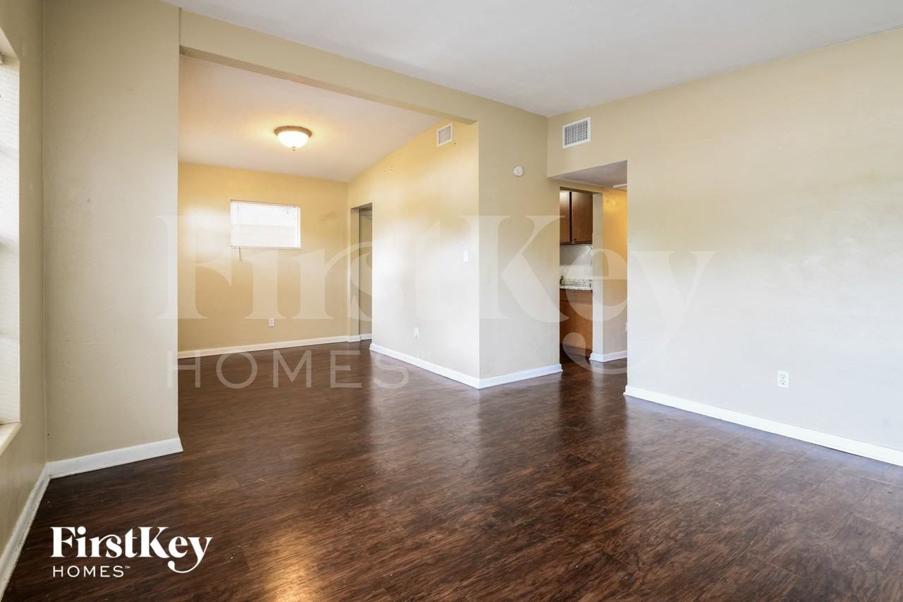 1521 Heather Ave - Photo 3 of 15