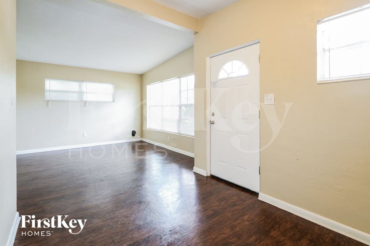 1521 Heather Ave - Photo 4 of 15