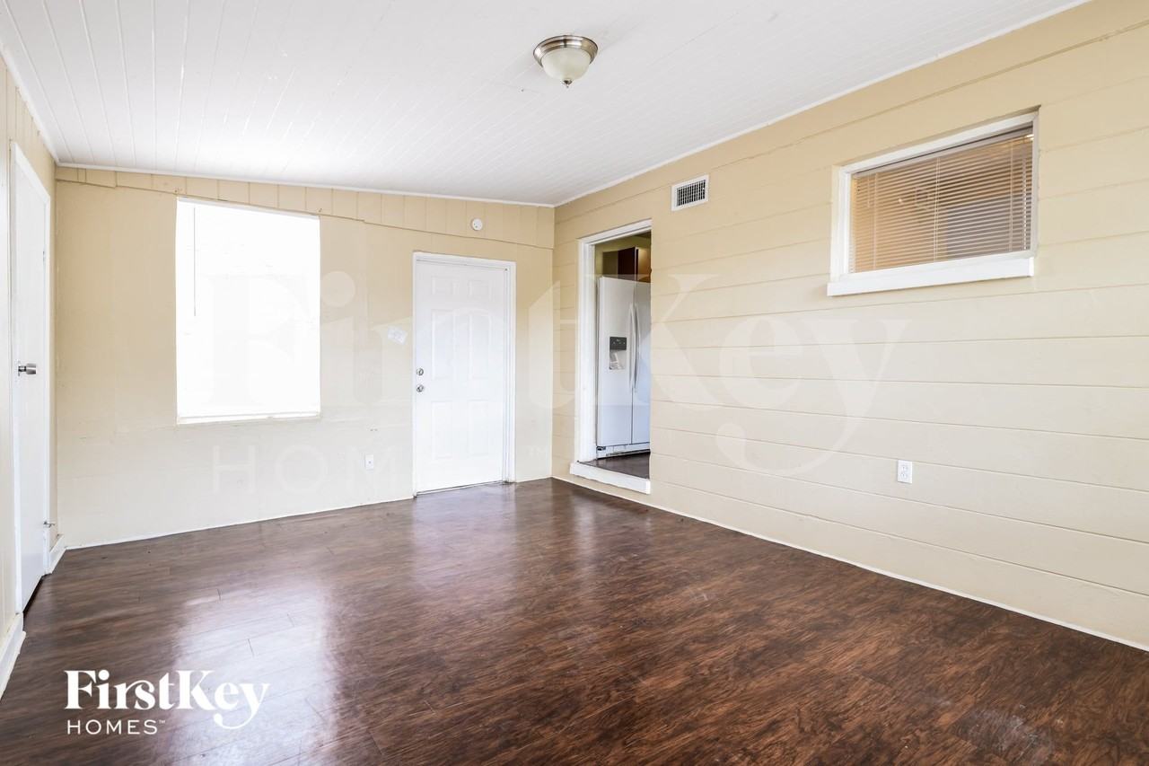 1521 Heather Ave - Photo 5 of 15