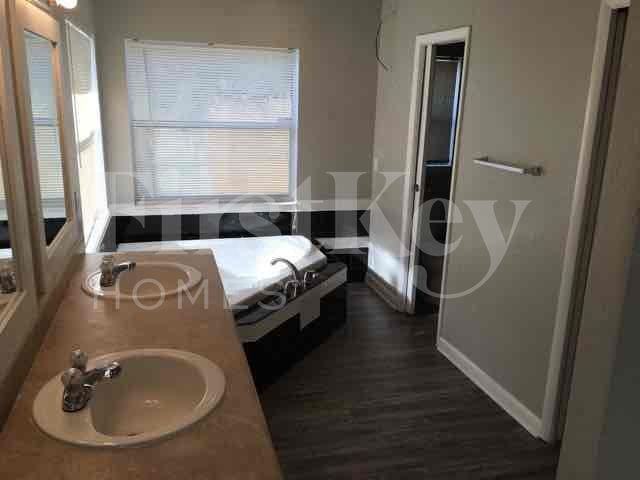 1521 Dess Dr - Photo 3 of 24