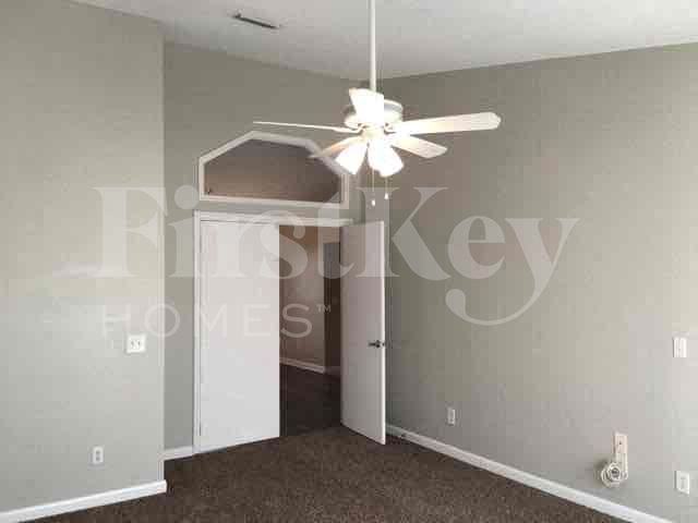1521 Dess Dr - Photo 4 of 24