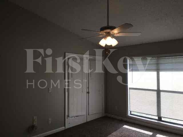 1521 Dess Dr - Photo 5 of 24