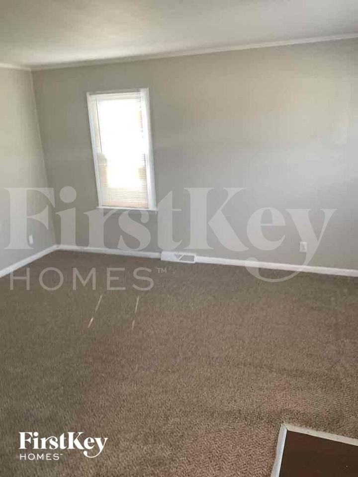 14646 Atlantic Ave - Photo 3 of 11