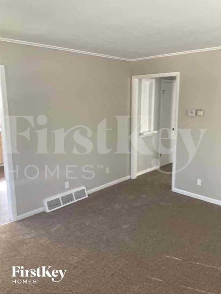 14646 Atlantic Ave - Photo 4 of 11