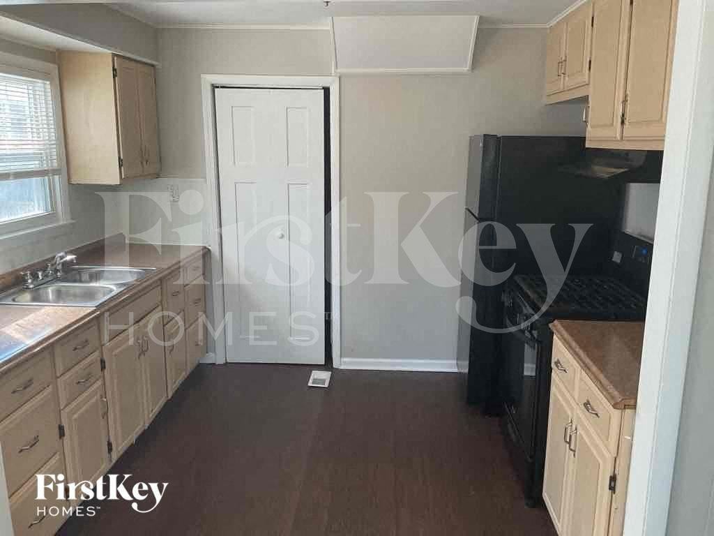 14646 Atlantic Ave - Photo 5 of 11