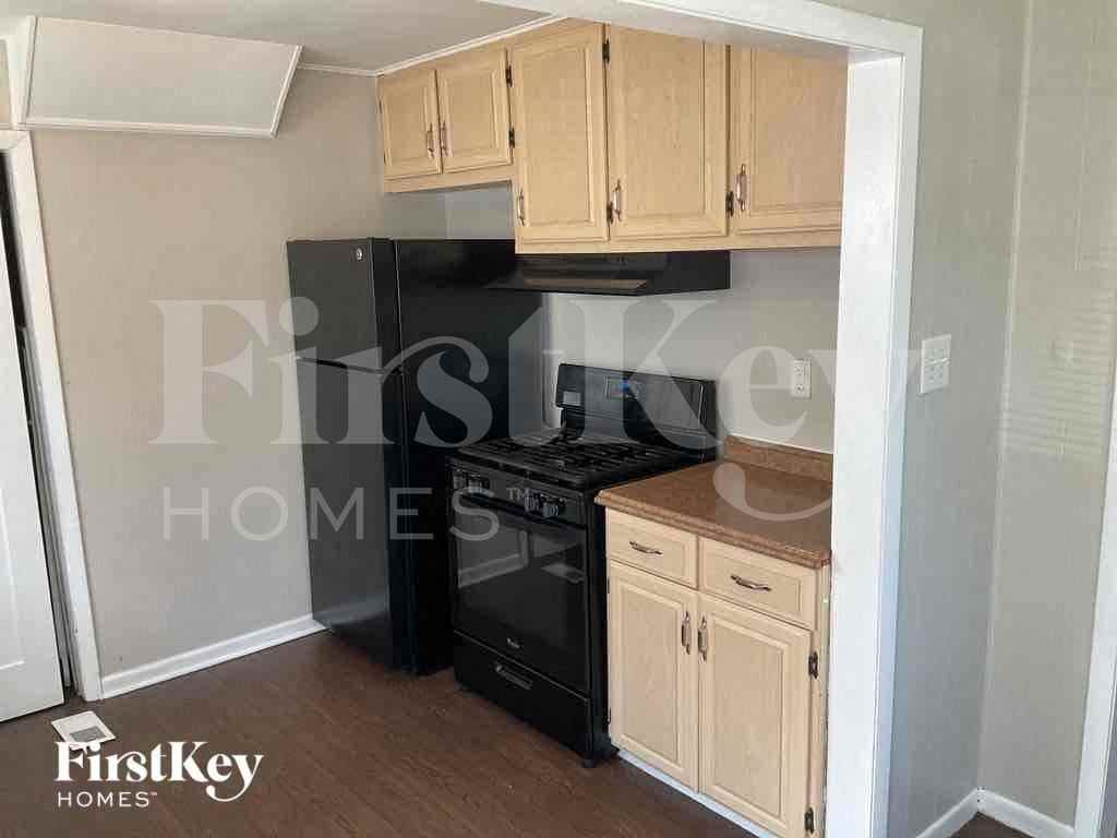 14646 Atlantic Ave - Photo 6 of 11