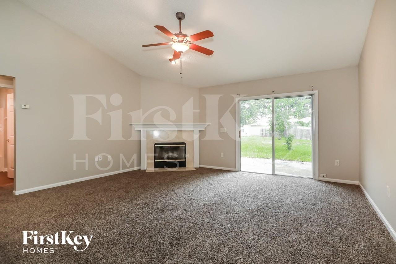 1220 Maclaren St - Photo 4 of 15