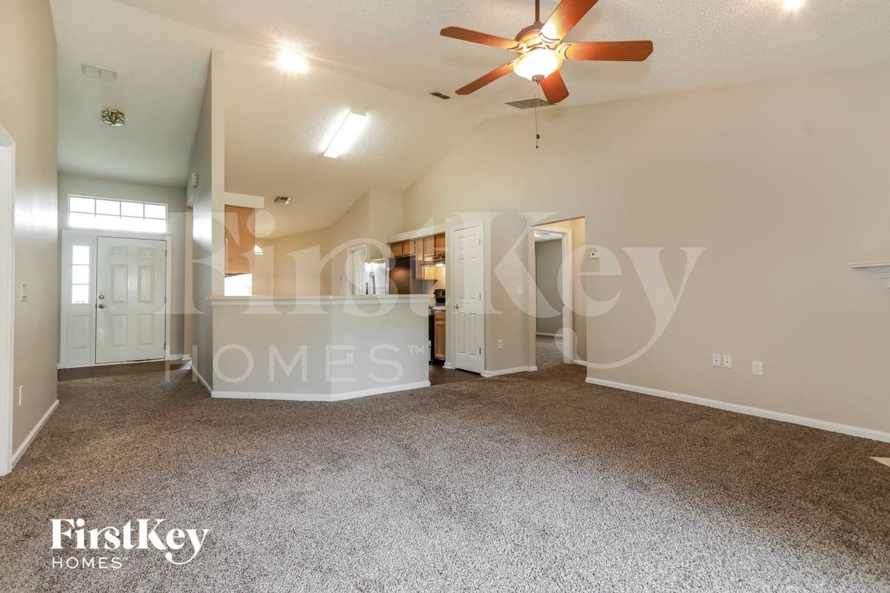 1220 Maclaren St - Photo 5 of 15