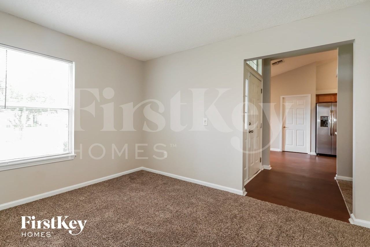 1220 Maclaren St - Photo 6 of 15