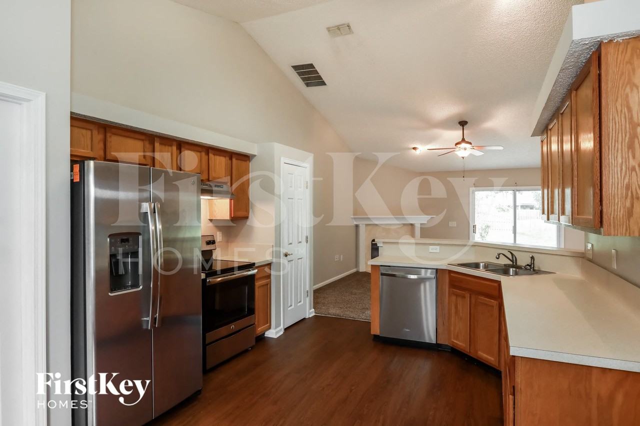 1220 Maclaren St - Photo 7 of 15