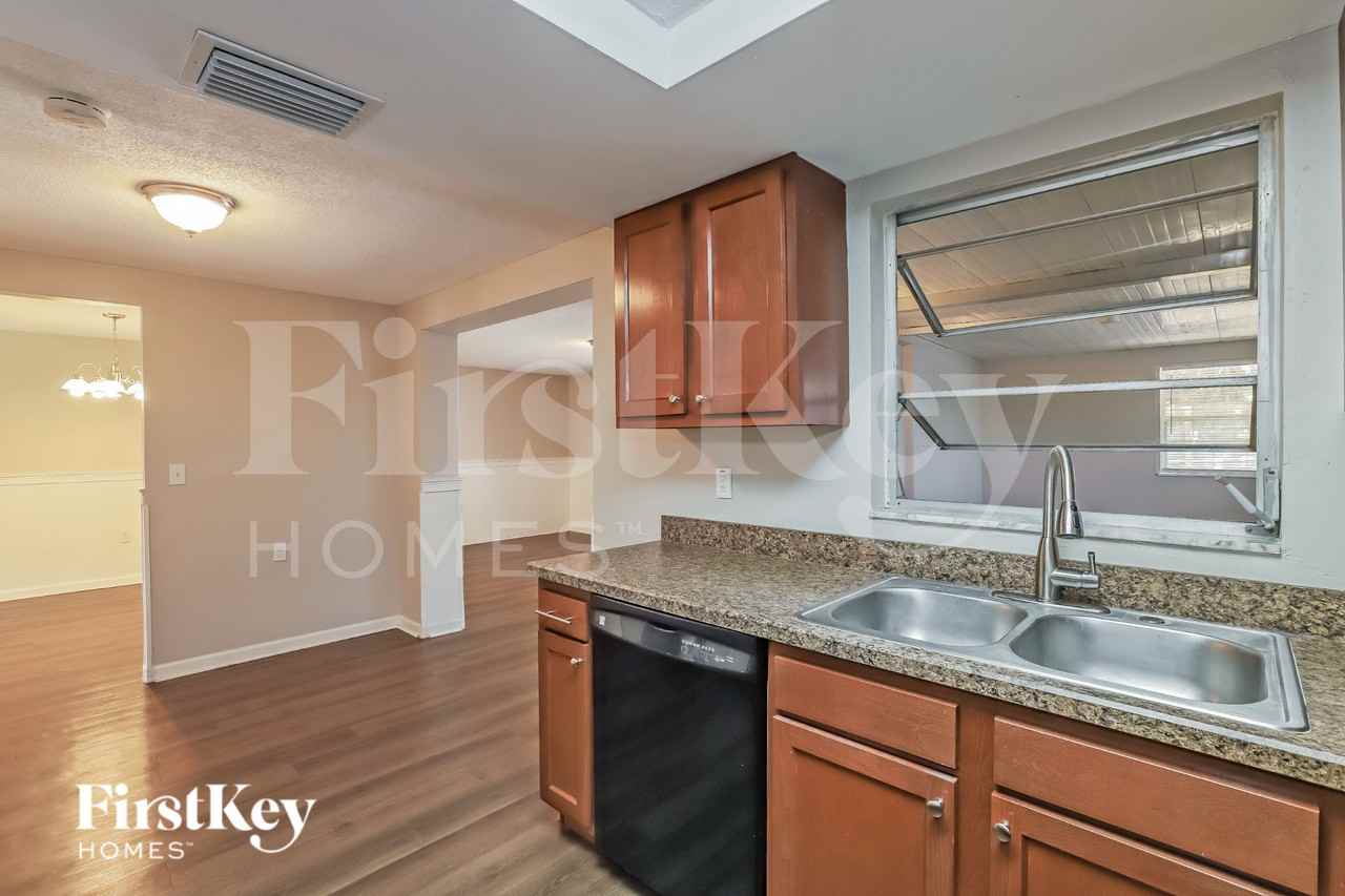 10805 Piccadilly Rd - Photo 7 of 16