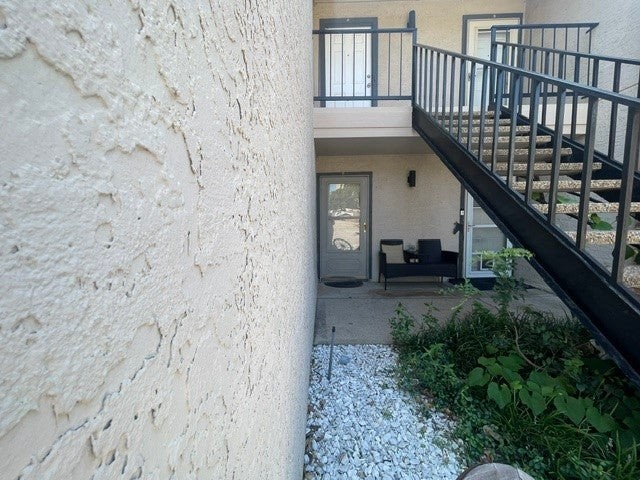 835 W Harwood Rd - Photo 3 of 21
