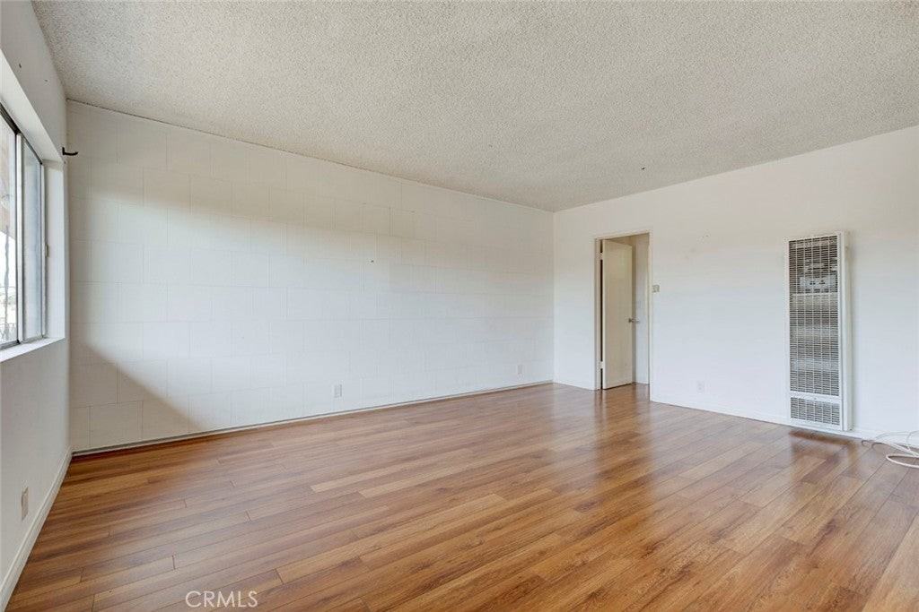 1835 N Alexandria Ave - Photo 4 of 21