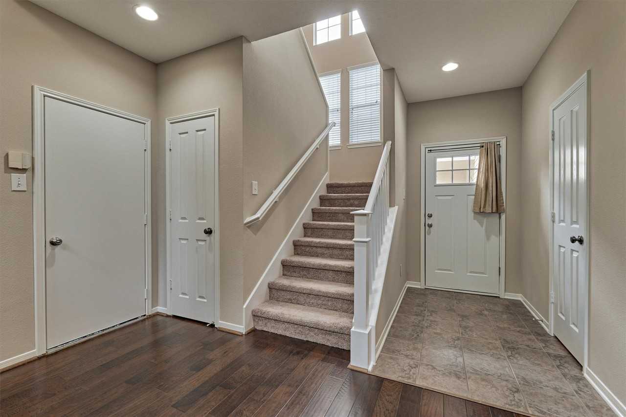 83 Woodlily Place Place - Photo 4 of 35