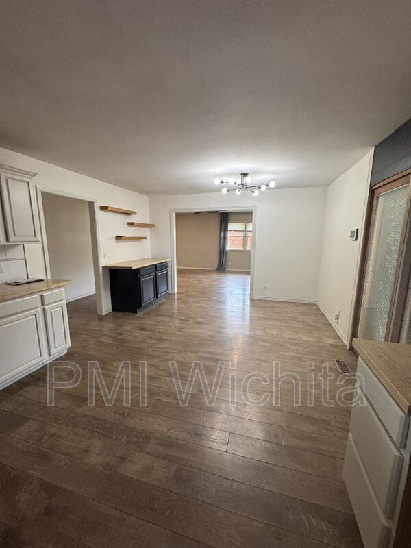 840 N Waddington Ave - Photo 5 of 25