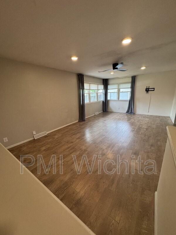 840 N Waddington Ave - Photo 6 of 25