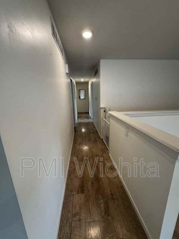 840 N Waddington Ave - Photo 7 of 25
