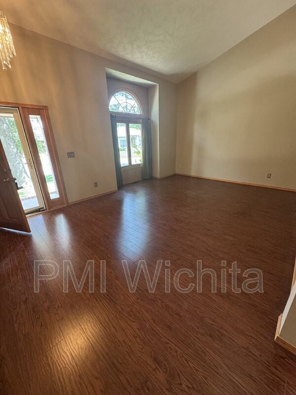 2126 E Countryview Dr - Photo 5 of 31