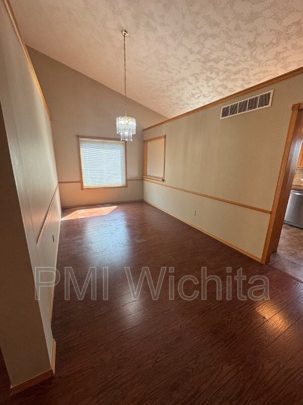 2126 E Countryview Dr - Photo 6 of 31