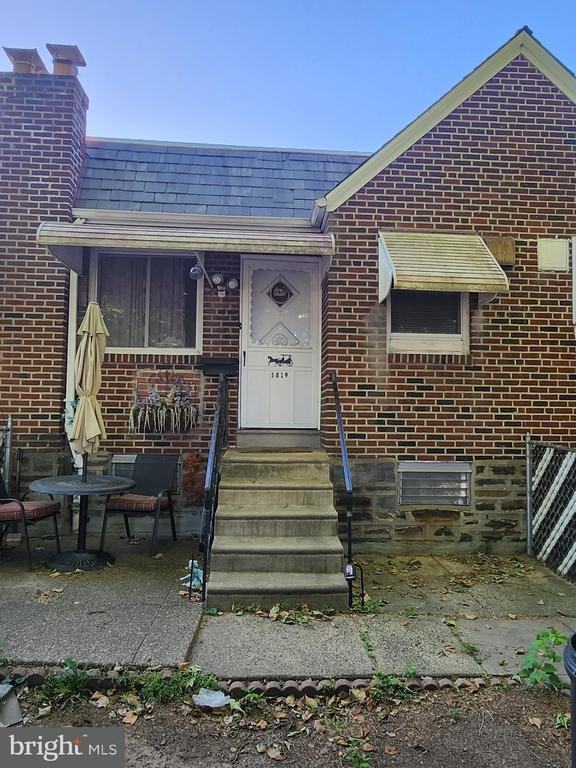 5819 Bustleton Ave - Photo 2 of 38