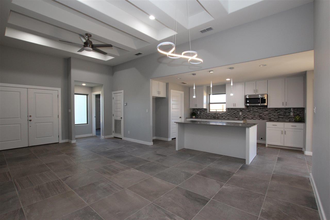 1009 La Muralla St - Photo 7 of 30