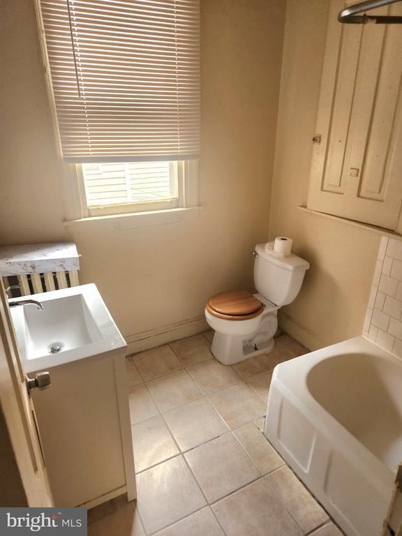 5023 Penn St - Photo 4 of 6