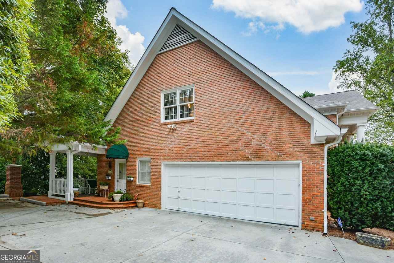 1640 Lazy River Ln - Photo 7 of 50