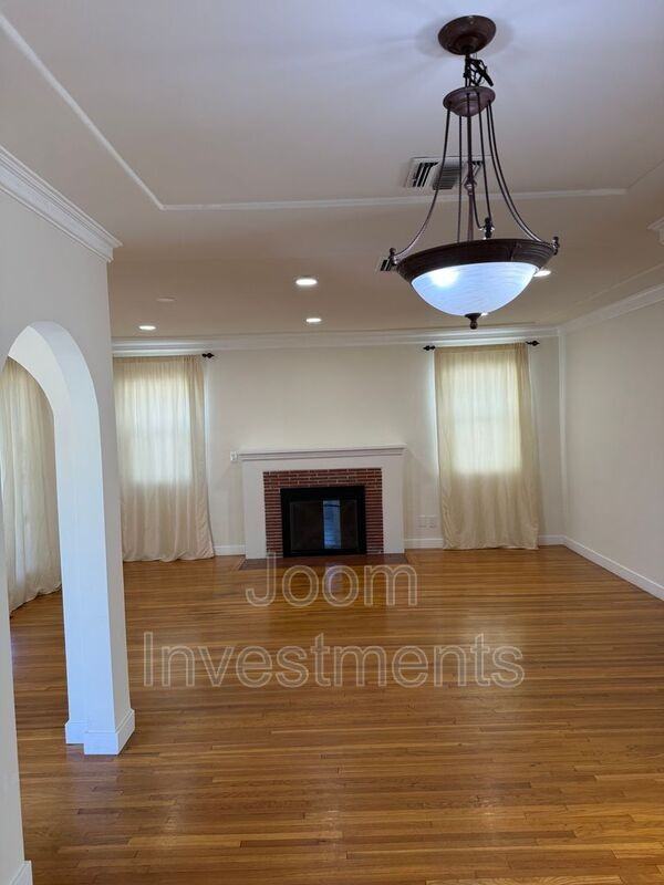 2523 S Bentley Ave - Photo 5 of 25