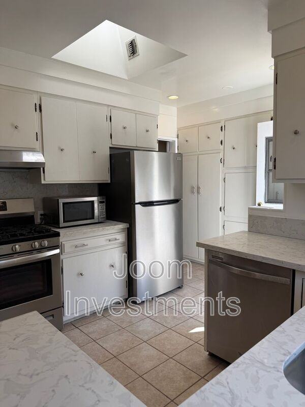 2523 S Bentley Ave - Photo 7 of 25