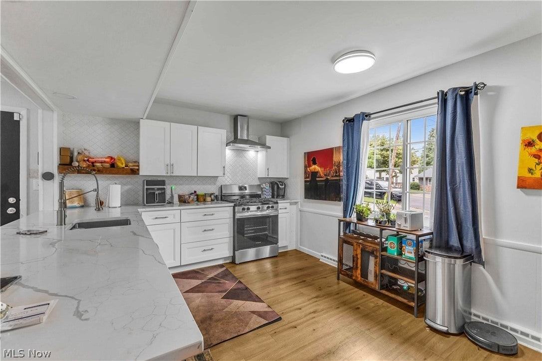 607 Castle Blvd - Photo 2 of 46
