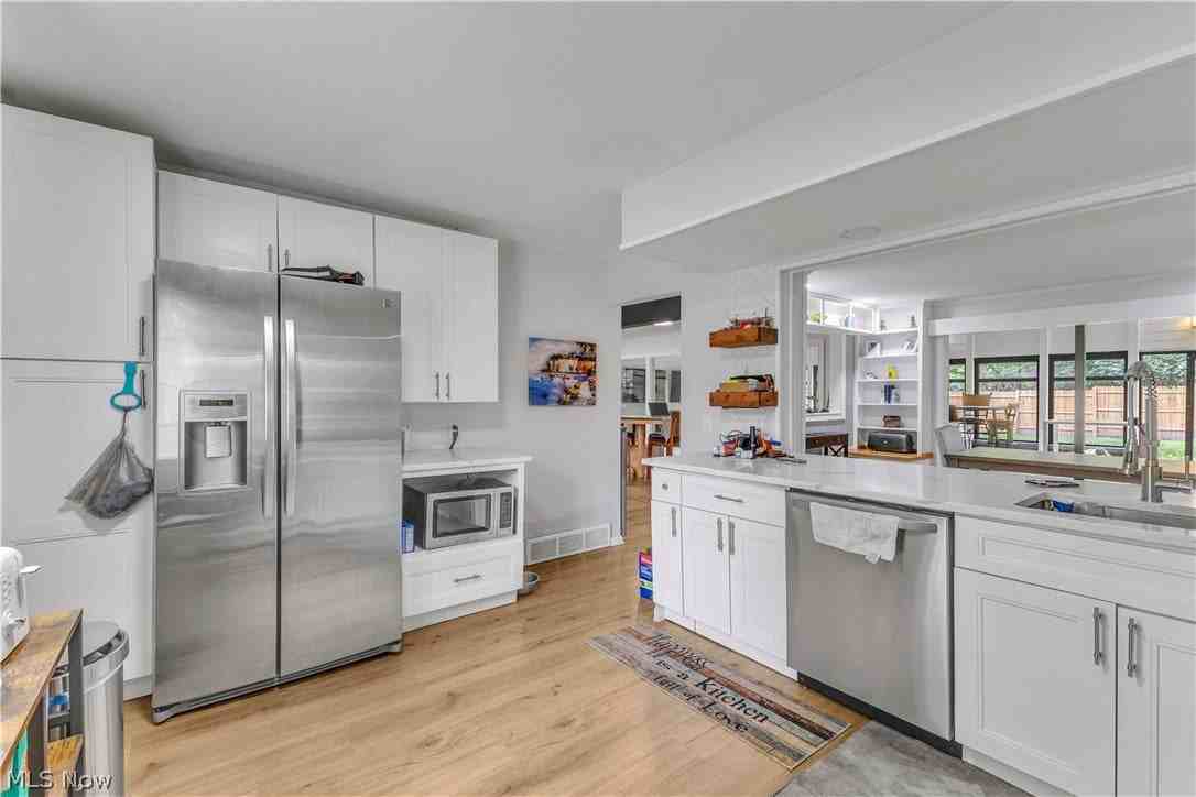 607 Castle Blvd - Photo 3 of 46