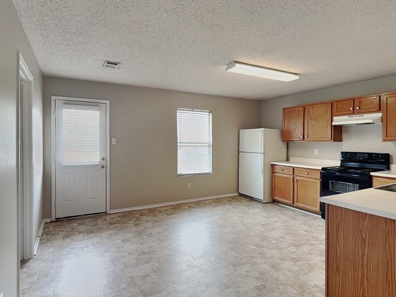 5709 Addington Dr - Photo 4 of 17