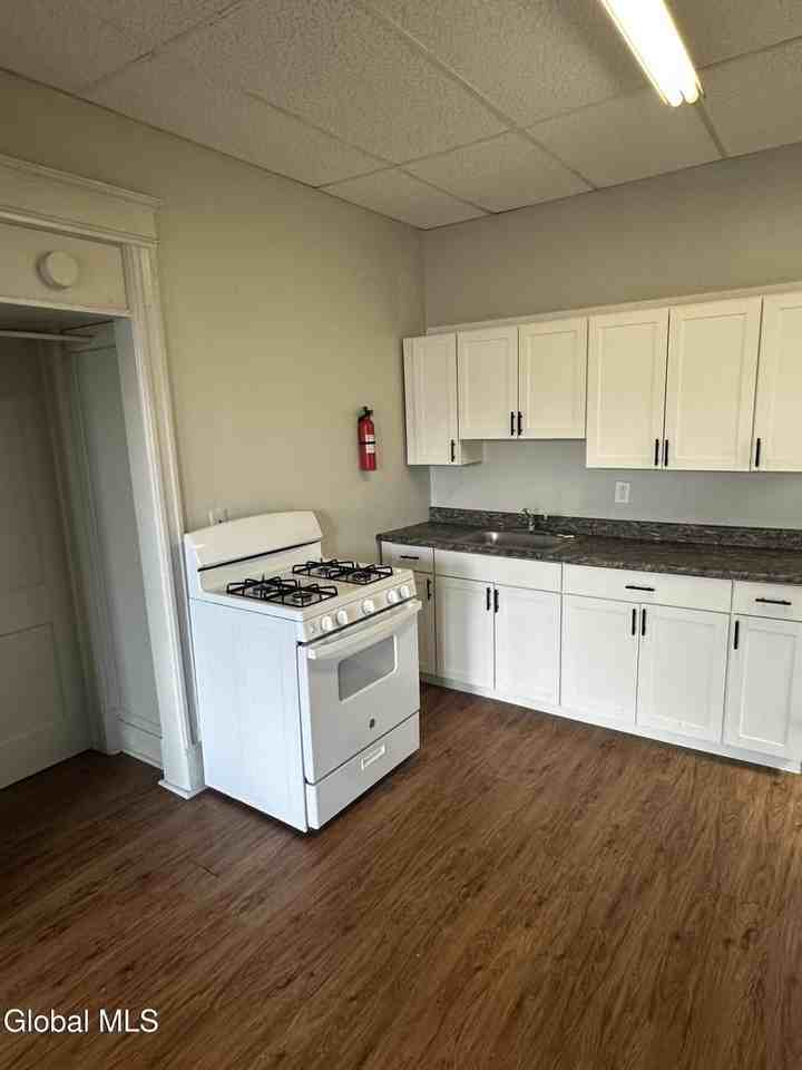 1213 State St - Photo 5 of 8