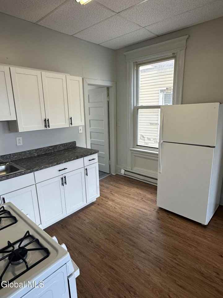 1213 State St - Photo 6 of 8