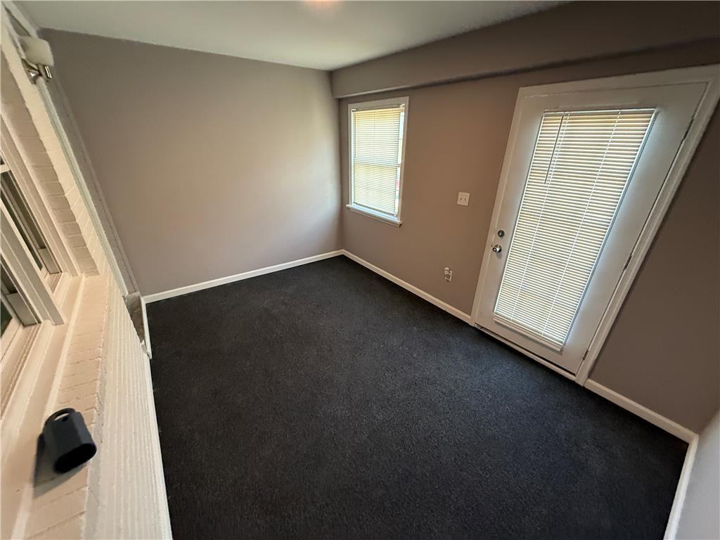 452 Hanover Ave - Photo 7 of 44