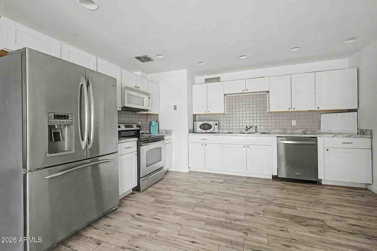 5232 W Mauna Loa Ln - Photo 2 of 23