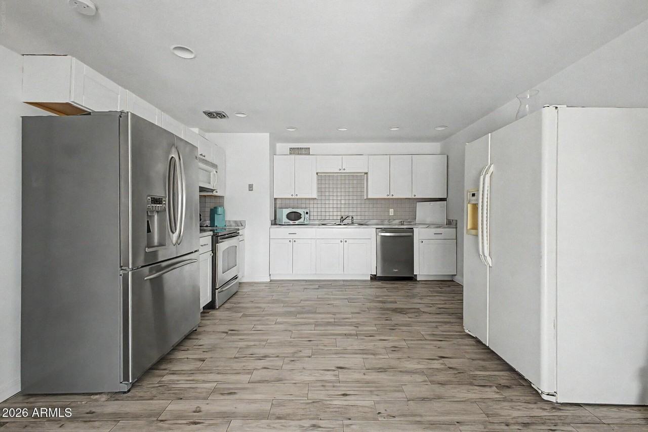 5232 W Mauna Loa Ln - Photo 5 of 23