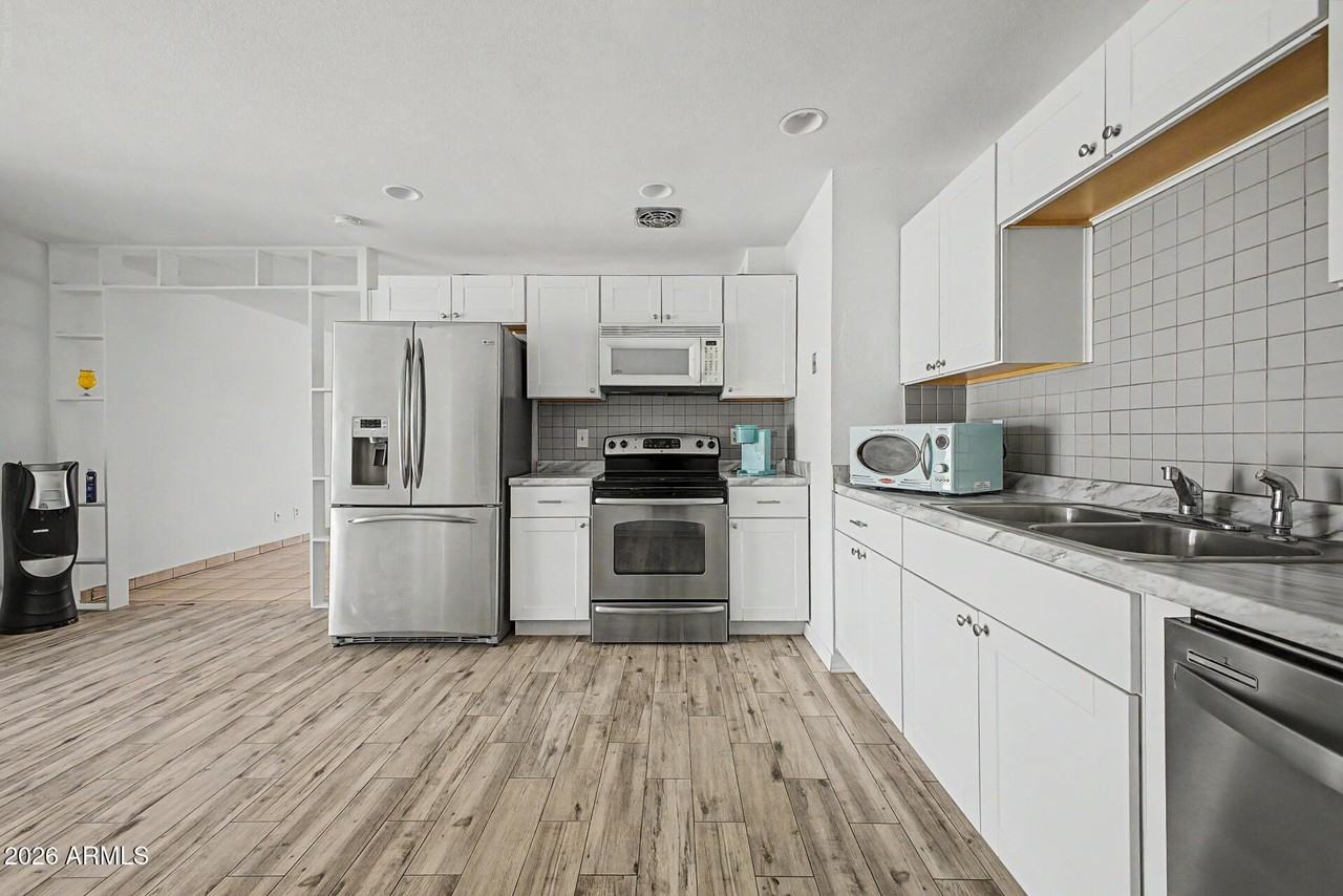 5232 W Mauna Loa Ln - Photo 7 of 23