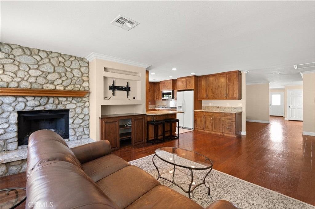 5081 Howard Ave - Photo 5 of 32