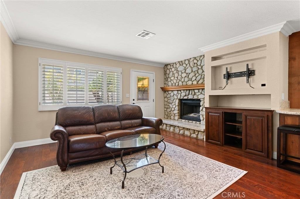 5081 Howard Ave - Photo 6 of 32