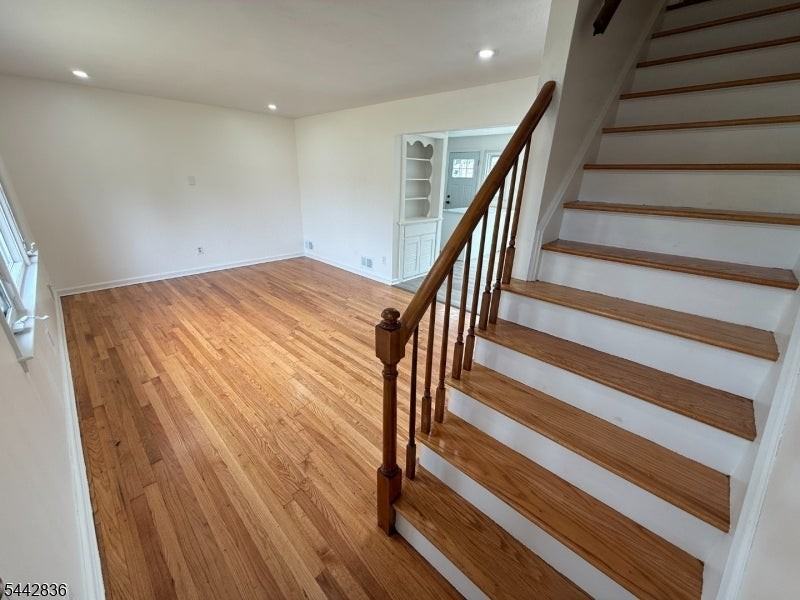 585 Mountainview Dr - Photo 3 of 36