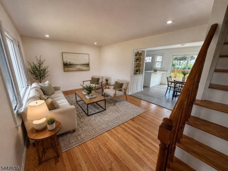 585 Mountainview Dr - Photo 4 of 36
