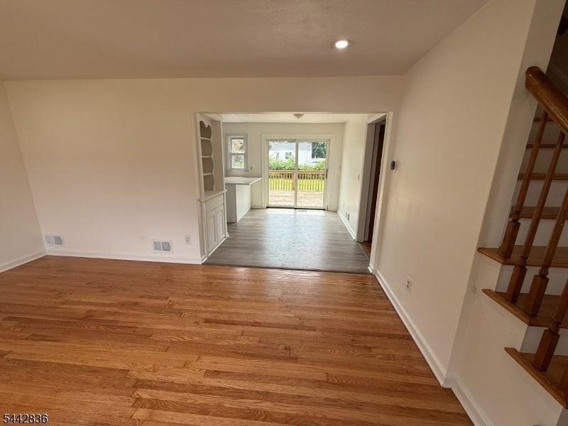 585 Mountainview Dr - Photo 5 of 36