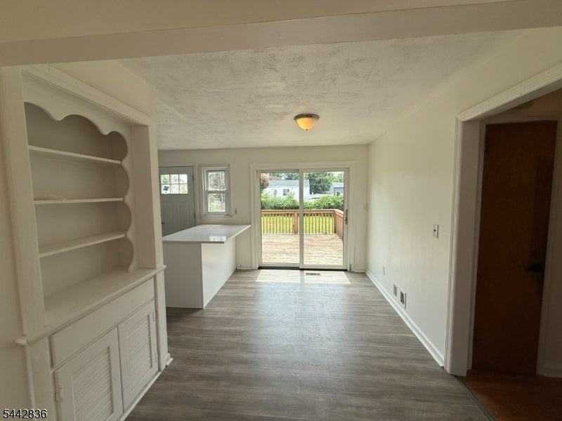 585 Mountainview Dr - Photo 6 of 36