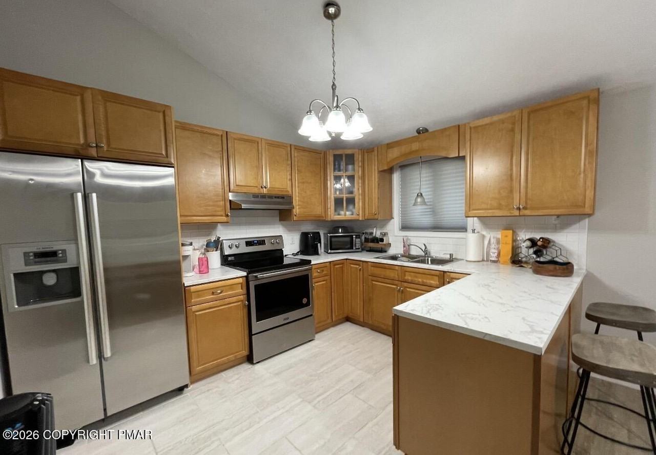 1129 Trapper Ln - Photo 3 of 17