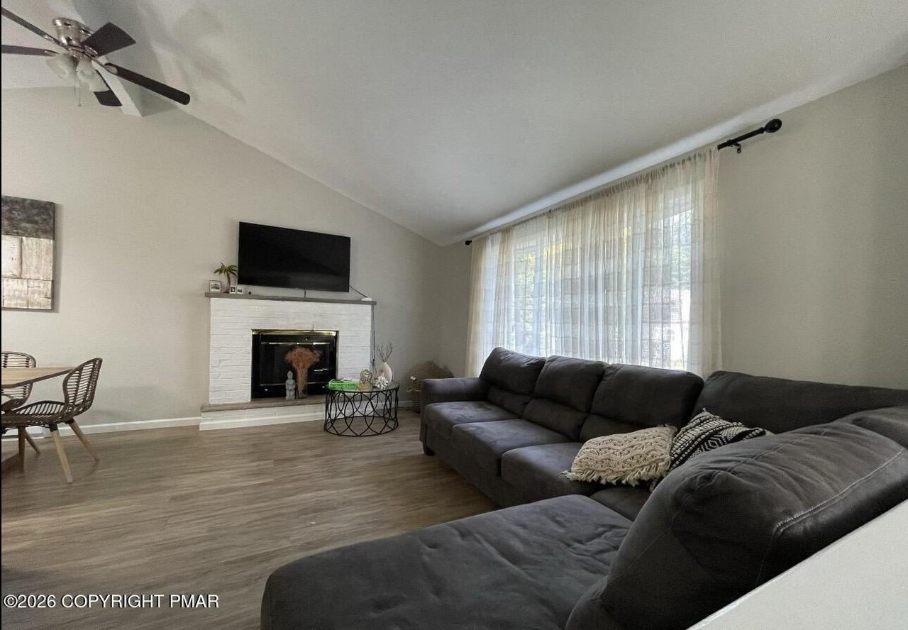 1129 Trapper Ln - Photo 6 of 17