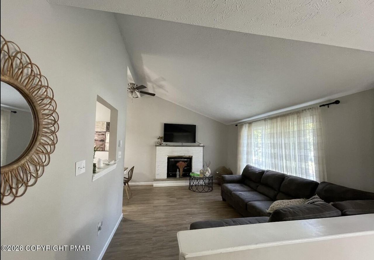 1129 Trapper Ln - Photo 7 of 17