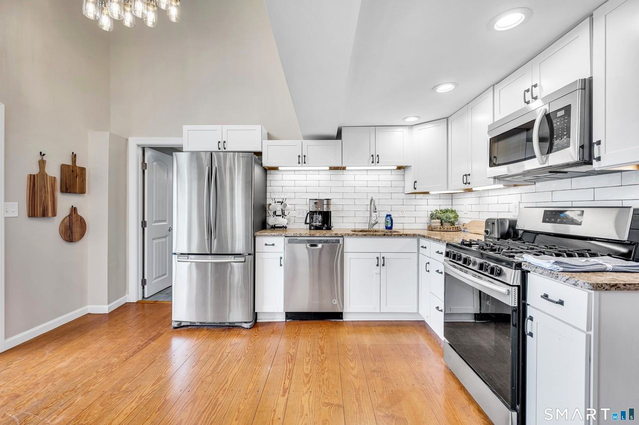 736 Main St - Photo 7 of 36